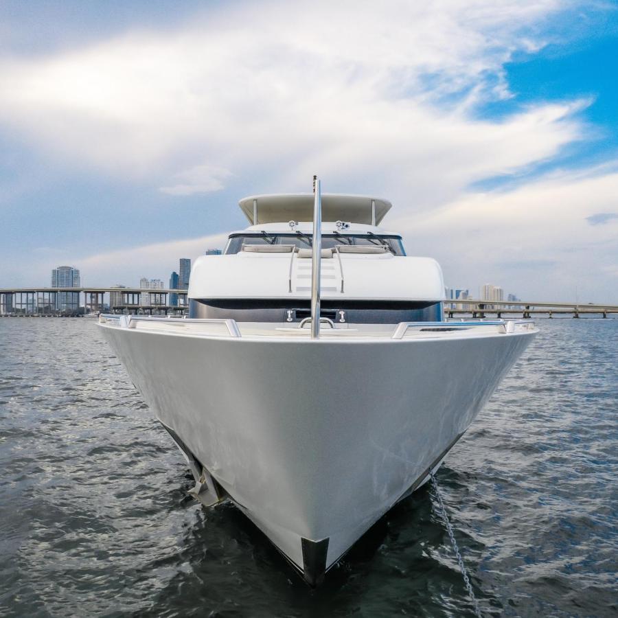 120' Yacht Steps From Liv & Fontainebleau Miami Miami Beach Exterior photo