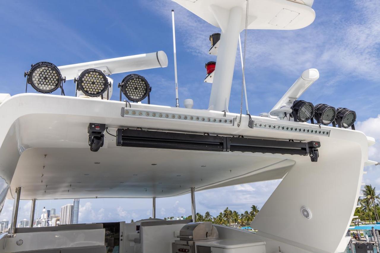 120' Yacht Steps From Liv & Fontainebleau Miami Miami Beach Exterior photo